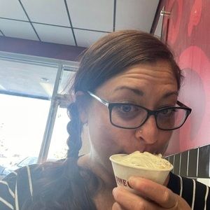 Meet your Posher, Crystal